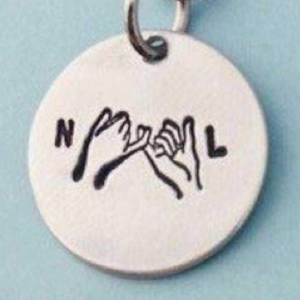 Meet your Posher, Ainsainsley